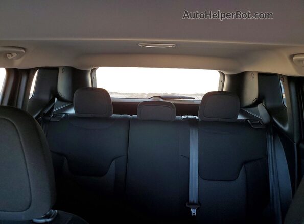 ZACNJDB17PPP24608 2023 JEEP RENEGADE White Vista de los asientos traseros
