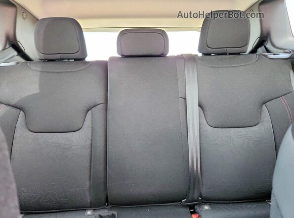 ZACNJDC13PPP57653 2023 JEEP RENEGADE Red Հետևի նստատեղերի տեսք