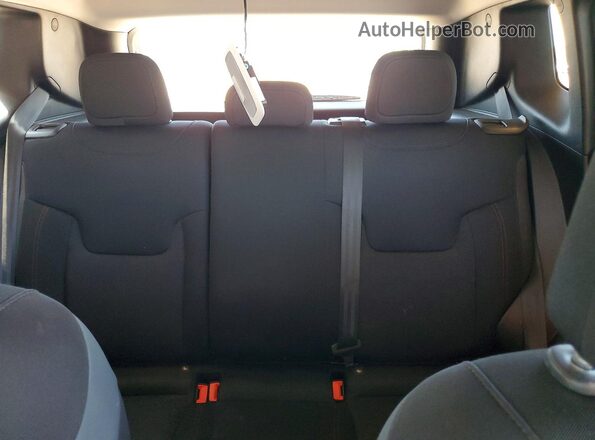 ZACNJDC16PPP67951 2023 JEEP RENEGADE White Вид задніх сидінь
