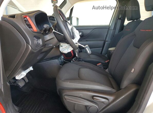 ZACNJDC16PPP67951 2023 JEEP RENEGADE White Вид салону спереду