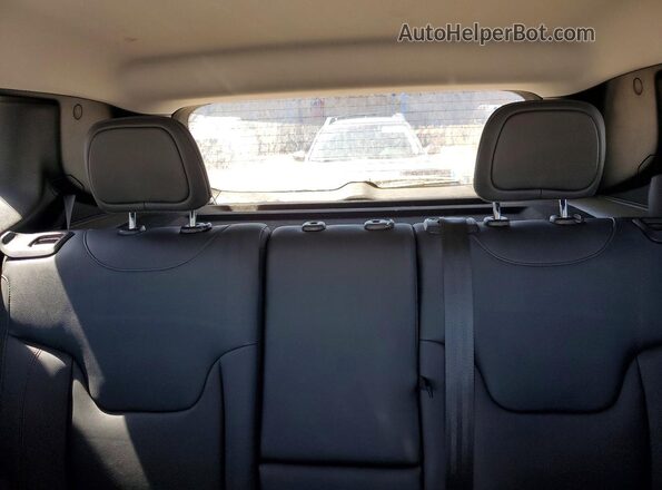 ZACNJDC18MPM14512 2021 JEEP RENEGADE White Widok tylnych siedzeń