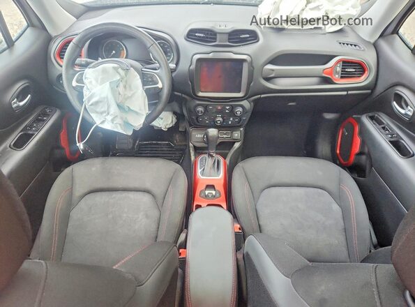 ZACNJDC1XMPN35770 2021 JEEP RENEGADE Серебряный Вид панели приборов