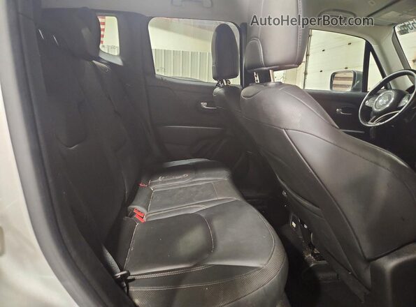 ZACNJDD17MPM29095 2021 JEEP RENEGADE Silver Widok wnętrza z tyłu
