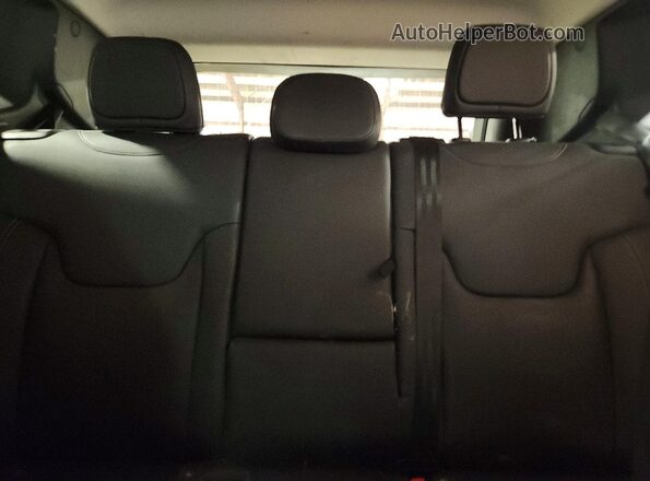 ZACNJDD17MPM29095 2021 JEEP RENEGADE Silver Widok tylnych siedzeń