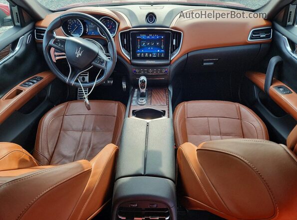 ZAM57RSS0H1248710 2017 MASERATI GHIBLI Red Vista del salpicadero