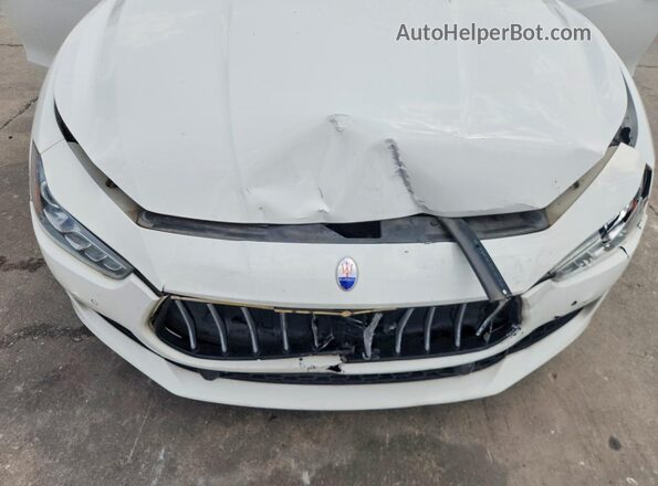 ZAM57XSA7L1344418 2020 MASERATI GHIBLI White Rear interior view
