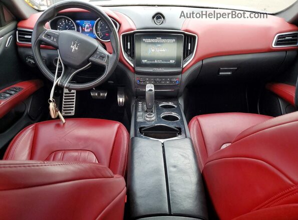 ZAM57XSA8L1351443 2020 MASERATI GHIBLI White Widok deski rozdzielczej