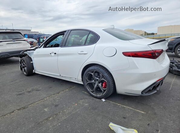 ZARFAEAV2J7583572 2018 ALFA ROMEO GIULIA White უკანა ხედი