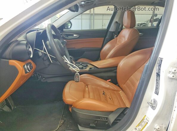 ZARFAECN0H7542316 2017 ALFA ROMEO GIULIA White Вид салону спереду