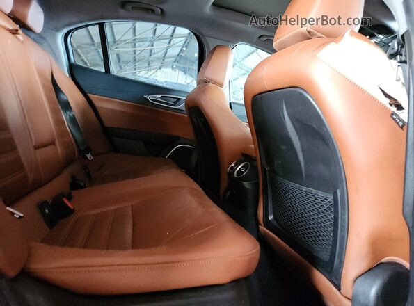 ZARFAECN4J7587801 2018 ALFA ROMEO GIULIA Red უკანა სავარძლების ხედი
