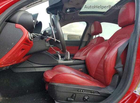 ZARFAECN6J7577478 2018 ALFA ROMEO GIULIA Красный Вид салона спереди