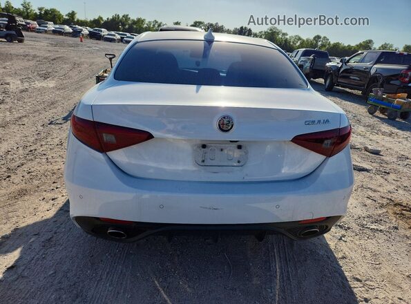 ZARFAECN6J7592448 2018 ALFA ROMEO GIULIA White Вид ззаду