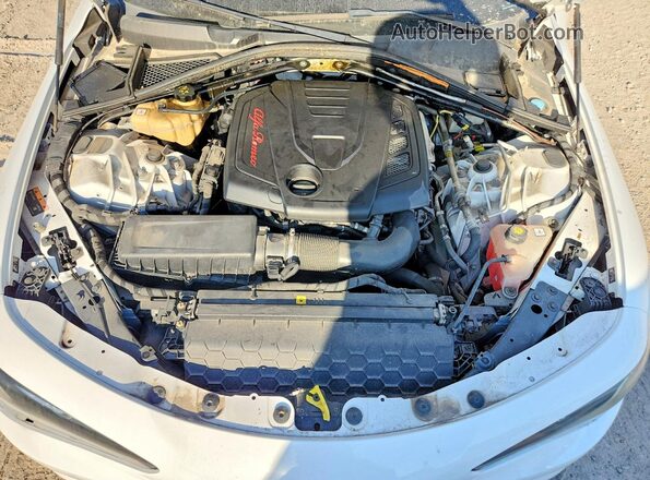 ZARFAECN6J7592448 2018 ALFA ROMEO GIULIA White Вид задньої частини салону