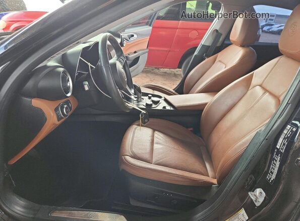 ZARFAEDN2J7570817 2018 ALFA ROMEO GIULIA Черный Вид салона спереди