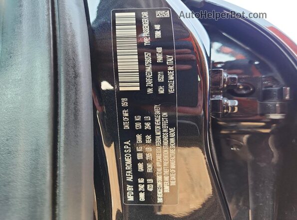 ZARFAEDN4J7593757 2018 ALFA ROMEO GIULIA Black Engine compartment view