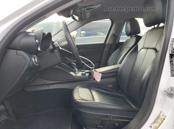 ZARFAEDN6H7553514 2017 ALFA ROMEO GIULIA White წინა სალონის ხედი