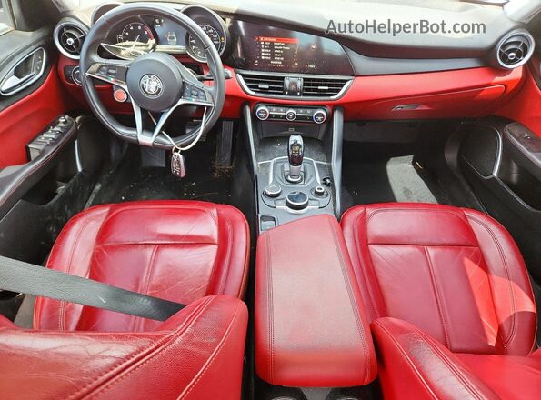 ZARFAEDN7J7566715 2018 ALFA ROMEO GIULIA Gray Dashboard view
