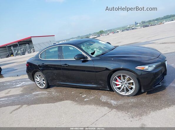 ZARFAEDN8H7541929 2017 ALFA ROMEO GIULIA Black Widok wnętrza z tyłu