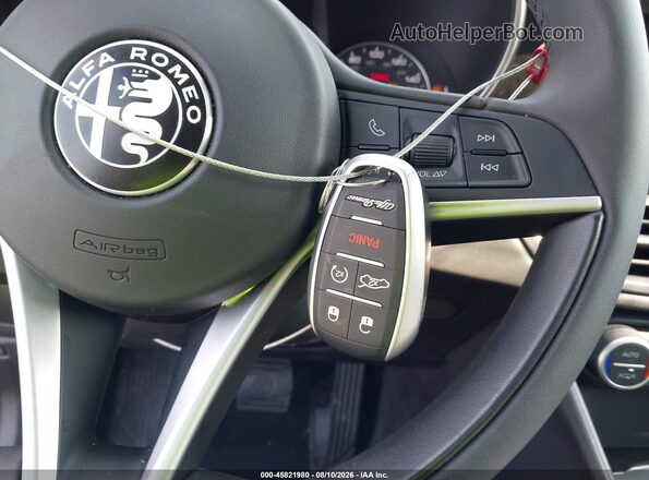 ZARFAEDN8H7541929 2017 ALFA ROMEO GIULIA Black Widok deski rozdzielczej