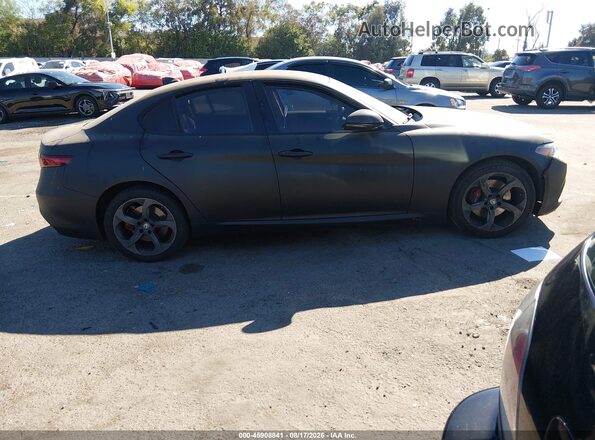 ZARFAEDN8J7589422 2018 ALFA ROMEO GIULIA Black Սալոնի հետևի տեսք