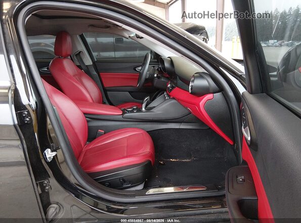 ZARFAEDNXH7540099 2017 ALFA ROMEO GIULIA Black Front interior view