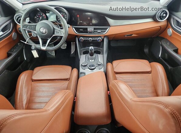 ZARFAEEN4J7580652 2018 ALFA ROMEO GIULIA Red Vista del salpicadero