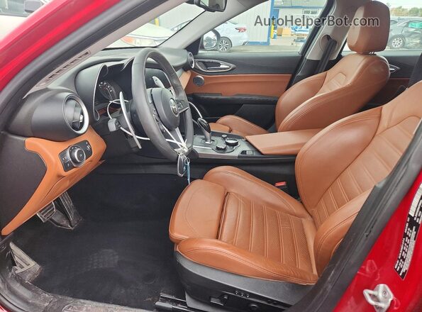 ZARFAEEN4J7580652 2018 ALFA ROMEO GIULIA Red Vista interior delantera