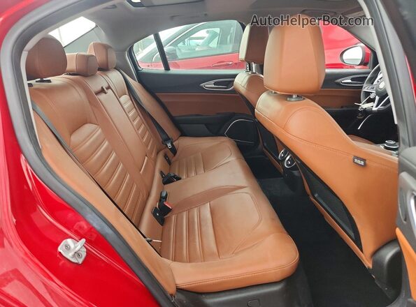 ZARFAEEN4J7580652 2018 ALFA ROMEO GIULIA Red Vista de los asientos traseros