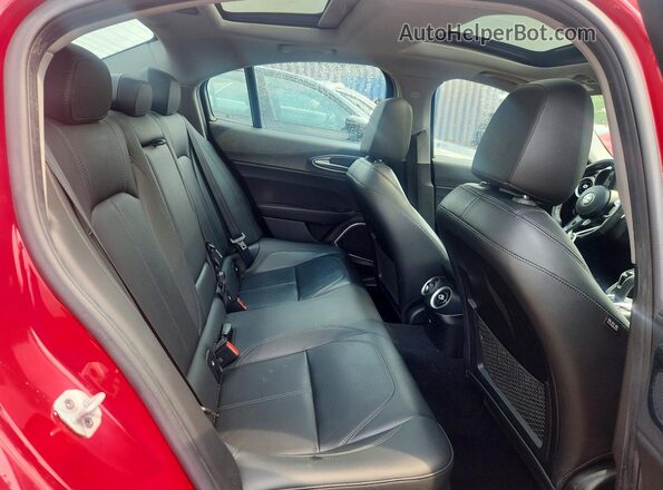 ZARFAMAN0M7641872 2021 ALFA ROMEO GIULIA Red Հետևի նստատեղերի տեսք
