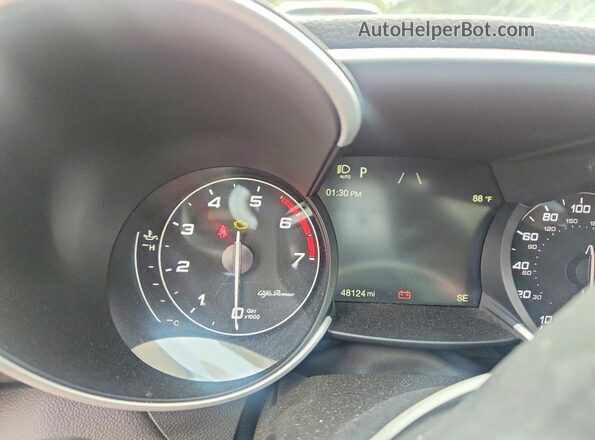 ZARFAMAN0M7641872 2021 ALFA ROMEO GIULIA Red Սարքավորումների վահանակի տեսք