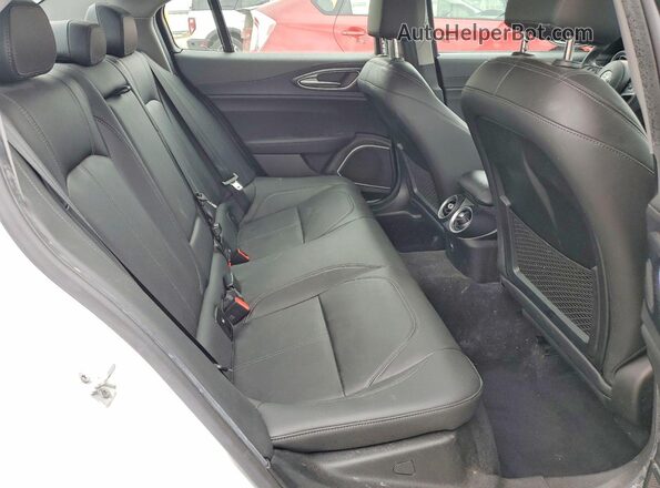 ZARFAMAN1K7609249 2019 ALFA ROMEO GIULIA White Widok tylnych siedzeń