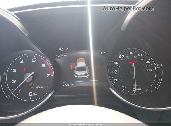 ZARFAMAN6N7660153 2022 ALFA ROMEO GIULIA Red Հետևի նստատեղերի տեսք