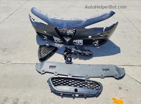 ZARFAMAN7L7624663 2020 ALFA ROMEO GIULIA Gray Vista del compartimento del motor