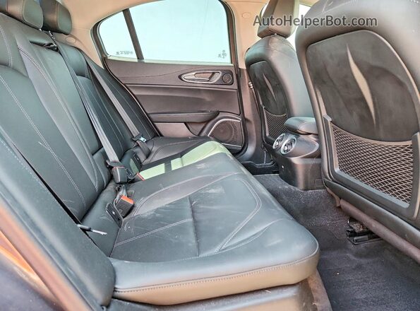 ZARFAMAN7L7624663 2020 ALFA ROMEO GIULIA Gray Vista de los asientos traseros