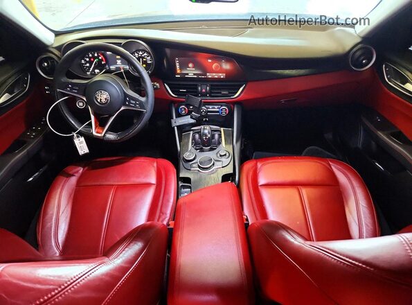 ZARFAMAN9K7620015 2019 ALFA ROMEO GIULIA Gray Widok deski rozdzielczej