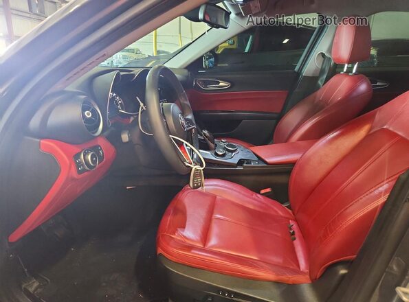 ZARFAMAN9K7620015 2019 ALFA ROMEO GIULIA Gray Widok wnętrza z przodu