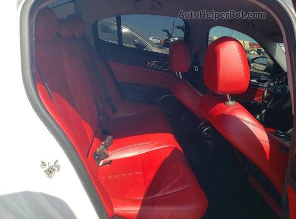 ZARFAMANXK7599336 2019 ALFA ROMEO GIULIA White Vista de los asientos traseros