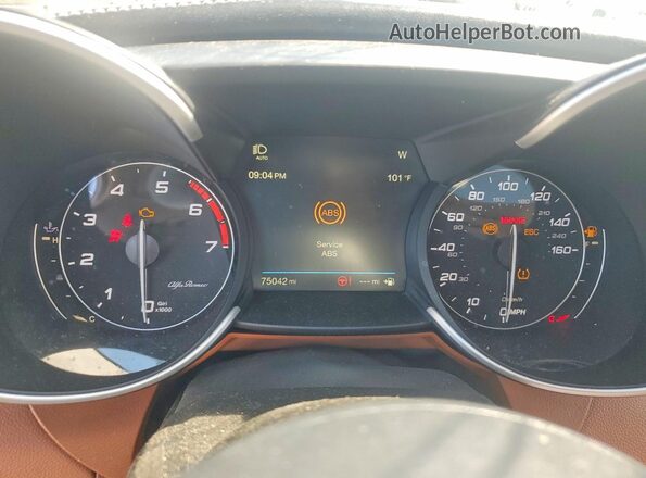 ZARFAMBN1K7622839 2019 ALFA ROMEO GIULIA Red Widok tylnych siedzeń