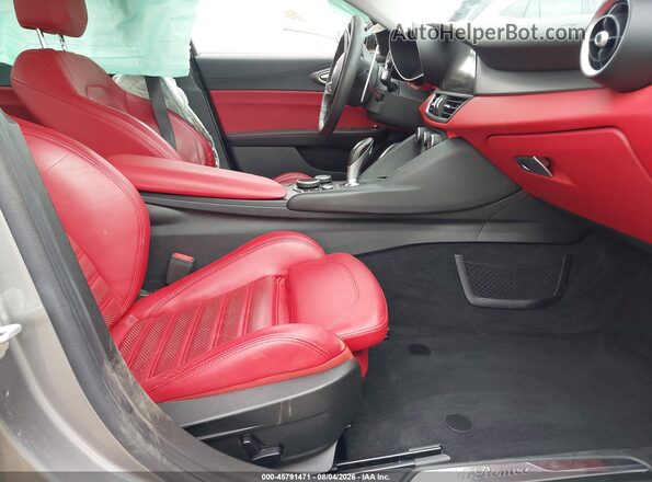 ZARFAMBN2K7605600 2019 ALFA ROMEO GIULIA Gray Вид салону спереду