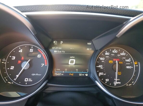 ZARFAMBN4K7605419 2019 ALFA ROMEO GIULIA Red Widok zestawu wskaźników