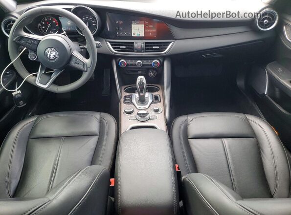 ZARFAMBN7M7649272 2021 ALFA ROMEO GIULIA Blue Dashboard view