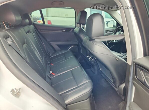 ZASFAKAN1J7B81381 2018 ALFA ROMEO STELVIO White Vista interior trasera