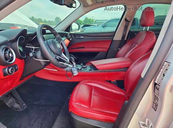 ZASFAKAN2J7B81387 2018 ALFA ROMEO STELVIO Silver წინა სალონის ხედი