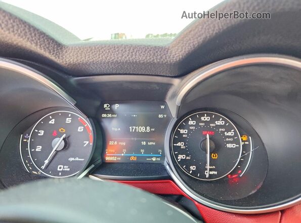 ZASFAKAN2J7B81387 2018 ALFA ROMEO STELVIO Silver ხელსაწყოთა პანელის ხედი