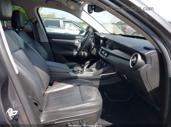 ZASFAKAN3J7B60256 2018 ALFA ROMEO STELVIO Gray Вид салону спереду