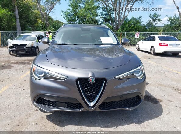 ZASFAKAN3J7B60256 2018 ALFA ROMEO STELVIO Gray Вид задньої частини салону