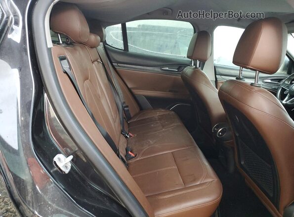 ZASFAKAN7J7B87945 2018 ALFA ROMEO STELVIO Black Вид задньої частини салону