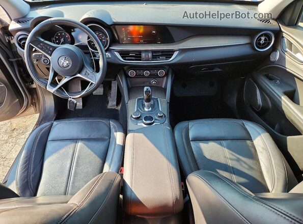 ZASFAKBNXJ7B71902 2018 ALFA ROMEO STELVIO Silver Vista del salpicadero