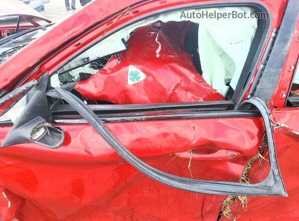 ZASFAKEV2J7C18478 2018 ALFA ROMEO STELVIO Красный Вид салона спереди