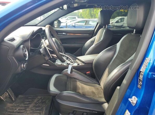 ZASFAKEVXJ7C21502 2018 ALFA ROMEO STELVIO Blue Front interior view